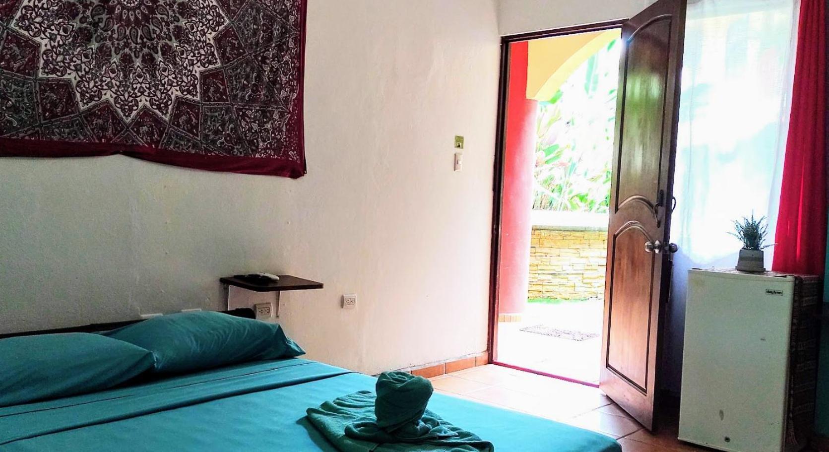 Cool Vibes Beach Hostel Dominical Exterior photo